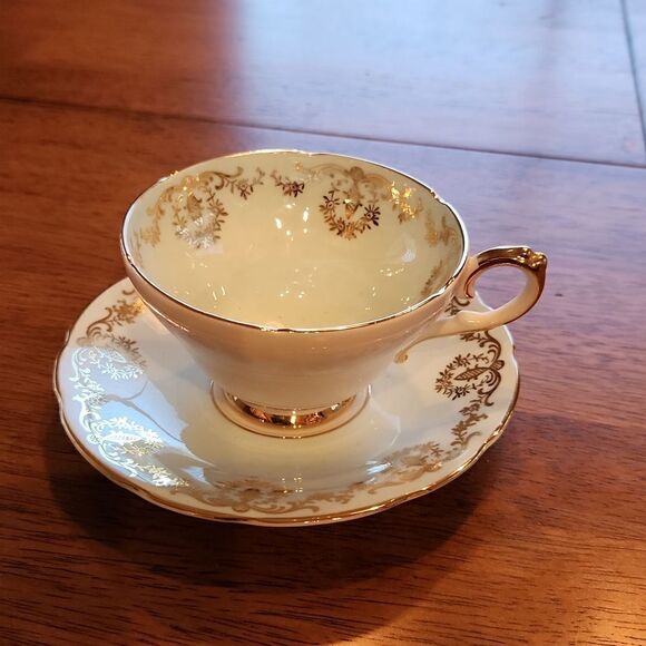 Royal Sutherland Staffordshire teacup & saucer gold filigree vintage - Picture 1 of 8
